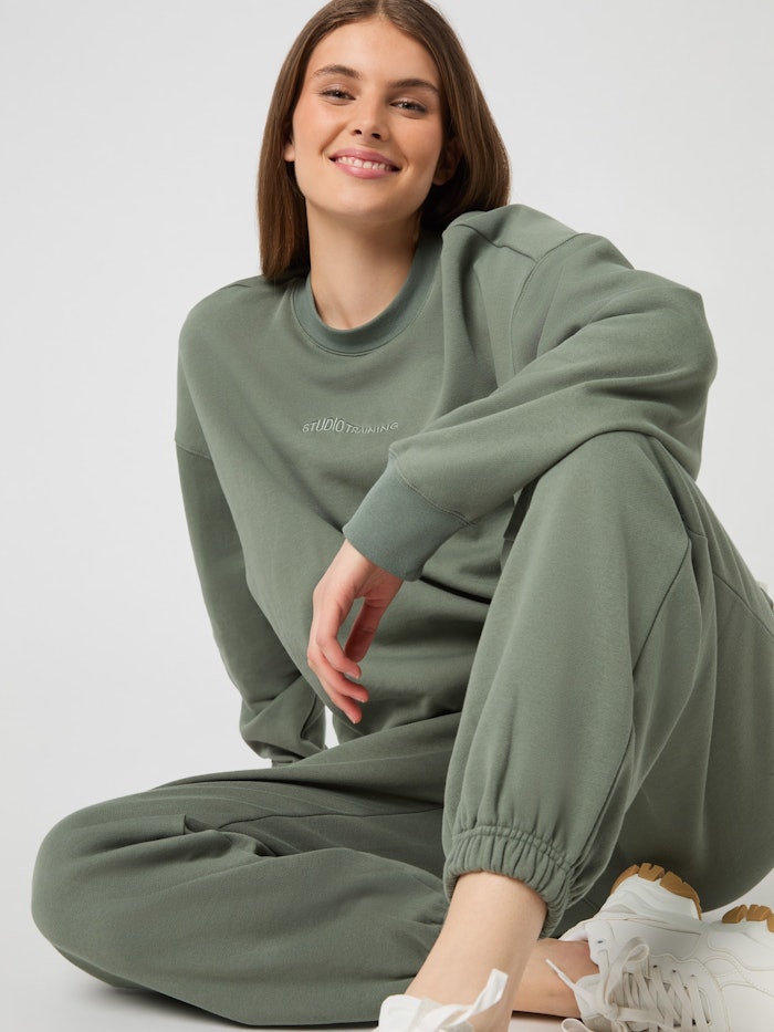 Studio Oversized Sweatshirt